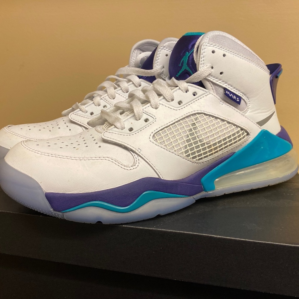 Jordan Mars 270 “Grape”